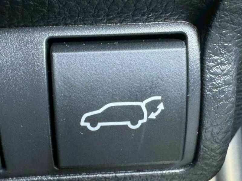 COROLLA CROSS-9