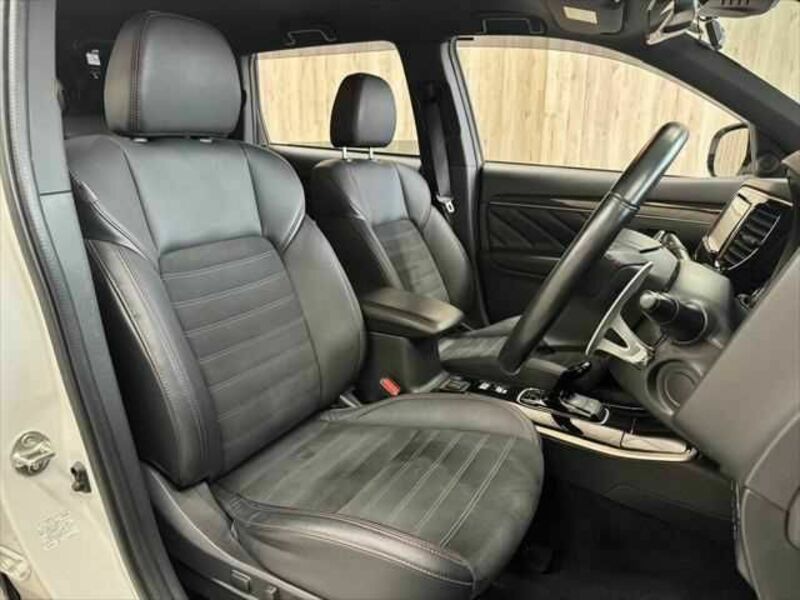 OUTLANDER PHEV-3