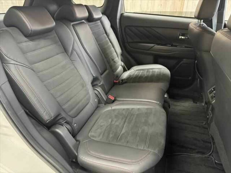 OUTLANDER PHEV-4