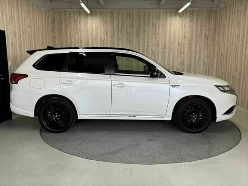 OUTLANDER PHEV-11