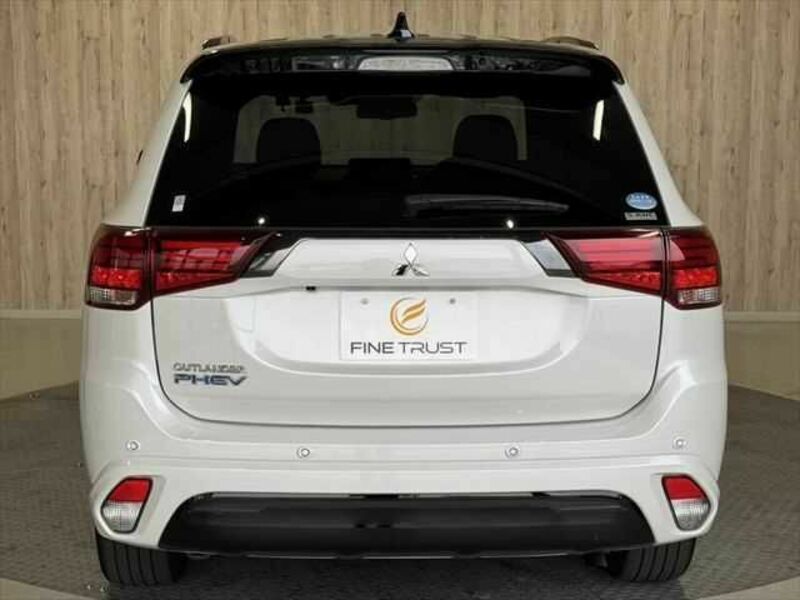 OUTLANDER PHEV-12