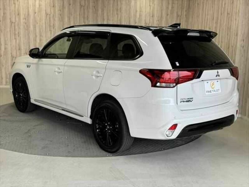 OUTLANDER PHEV-14