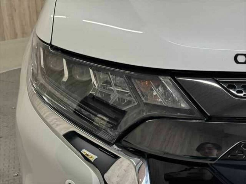 OUTLANDER PHEV-17