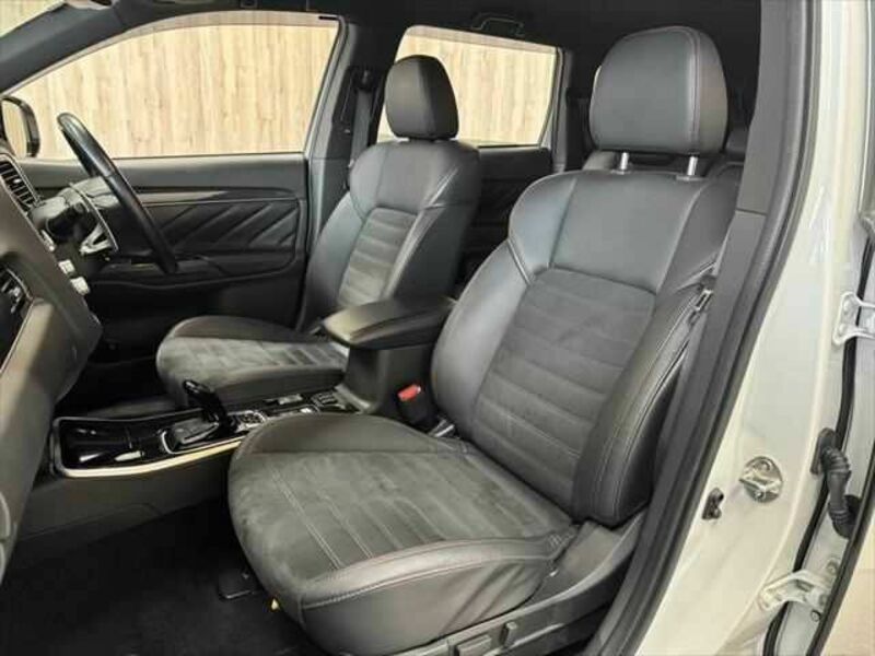 OUTLANDER PHEV-26