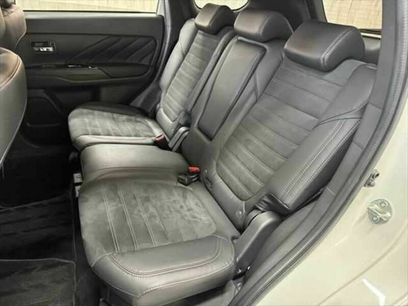 OUTLANDER PHEV-27