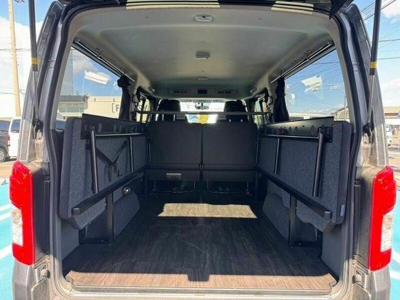 NV350 CARAVAN-19
