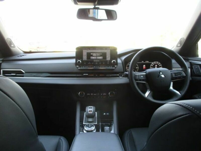 OUTLANDER PHEV-11