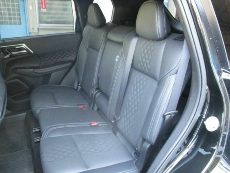 OUTLANDER PHEV-13