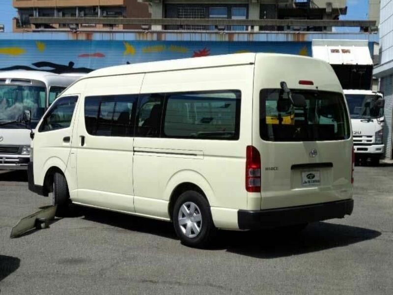 HIACE COMMUTER-1
