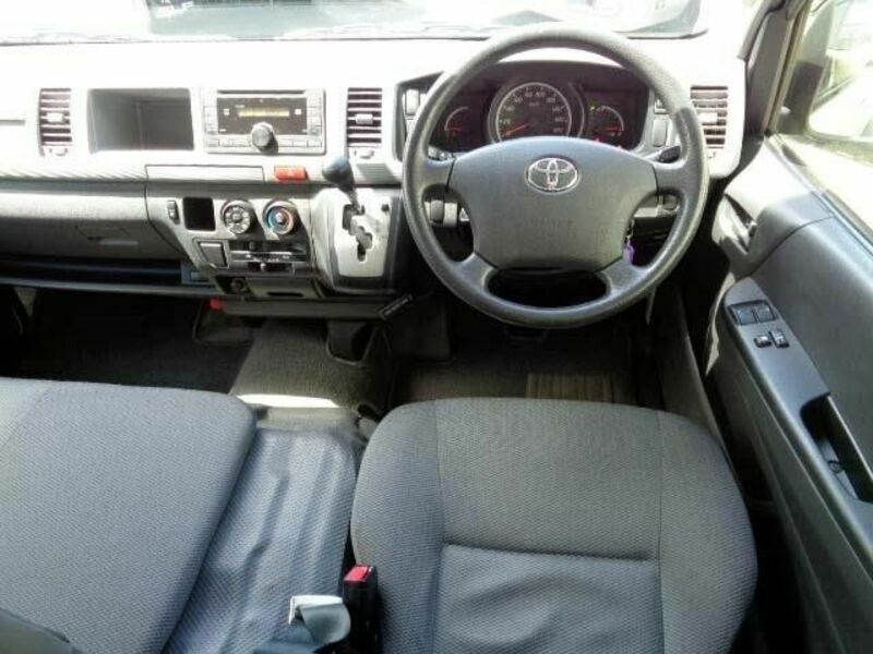 HIACE COMMUTER-2
