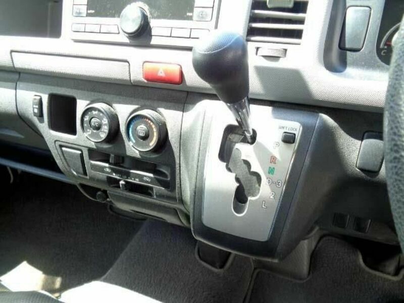 HIACE COMMUTER-5