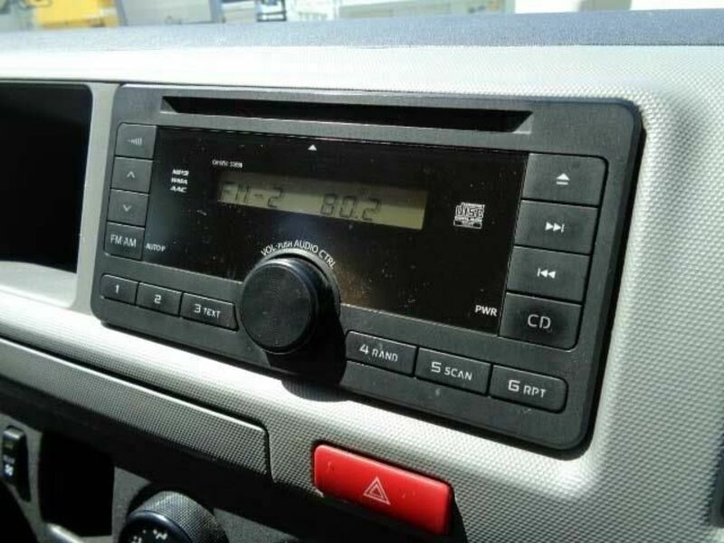 HIACE COMMUTER-6
