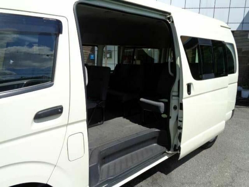 HIACE COMMUTER-9