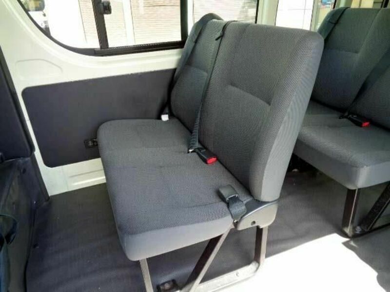 HIACE COMMUTER-10