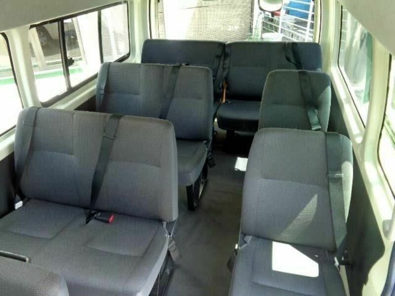 HIACE COMMUTER-11