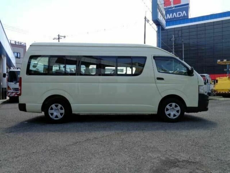 HIACE COMMUTER-16