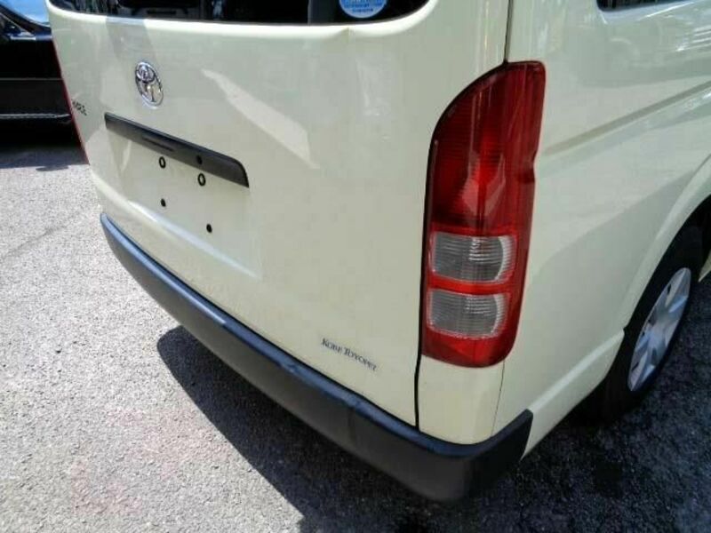 HIACE COMMUTER-24