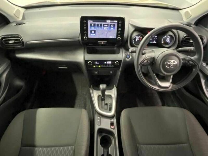 YARIS CROSS-1