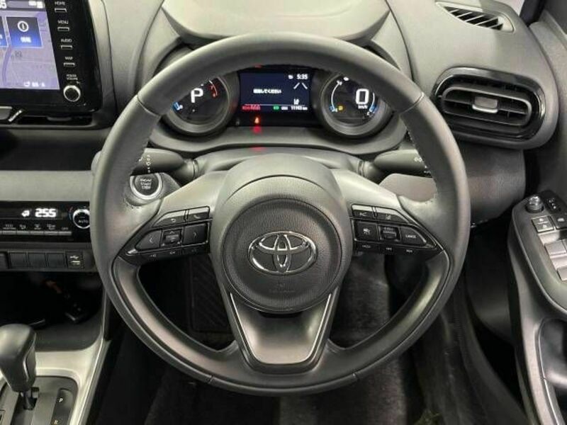 YARIS CROSS-8