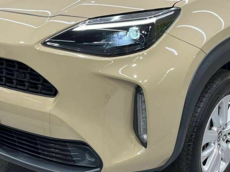 YARIS CROSS-9