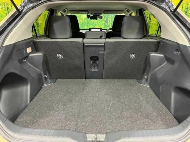 YARIS CROSS-13