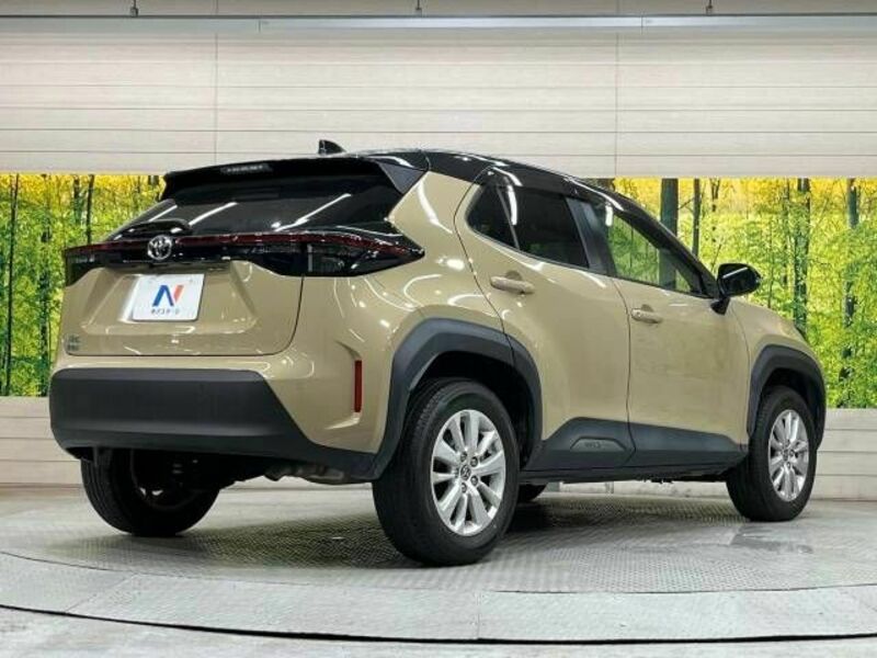 YARIS CROSS-17