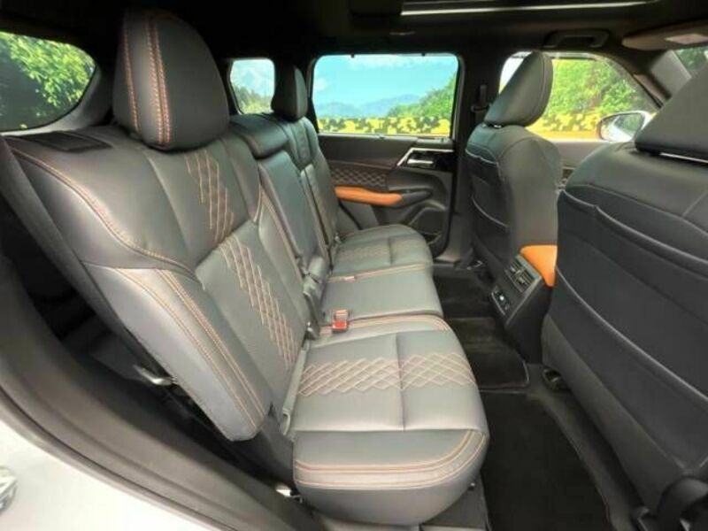 OUTLANDER PHEV-8