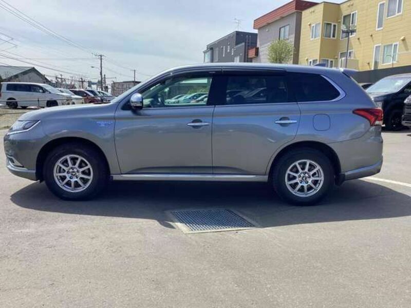 OUTLANDER PHEV-2