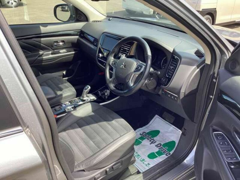 OUTLANDER PHEV-4