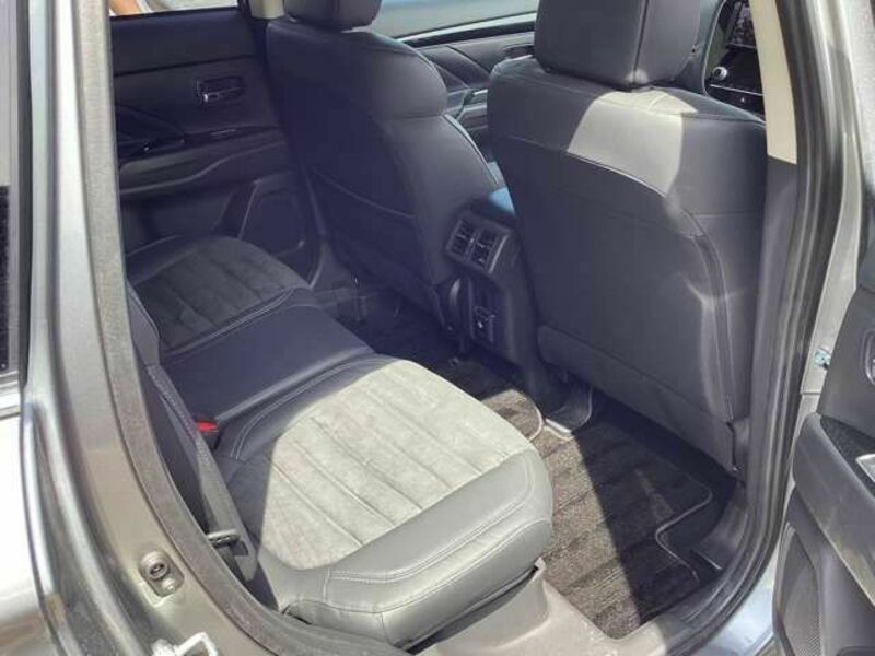 OUTLANDER PHEV-5