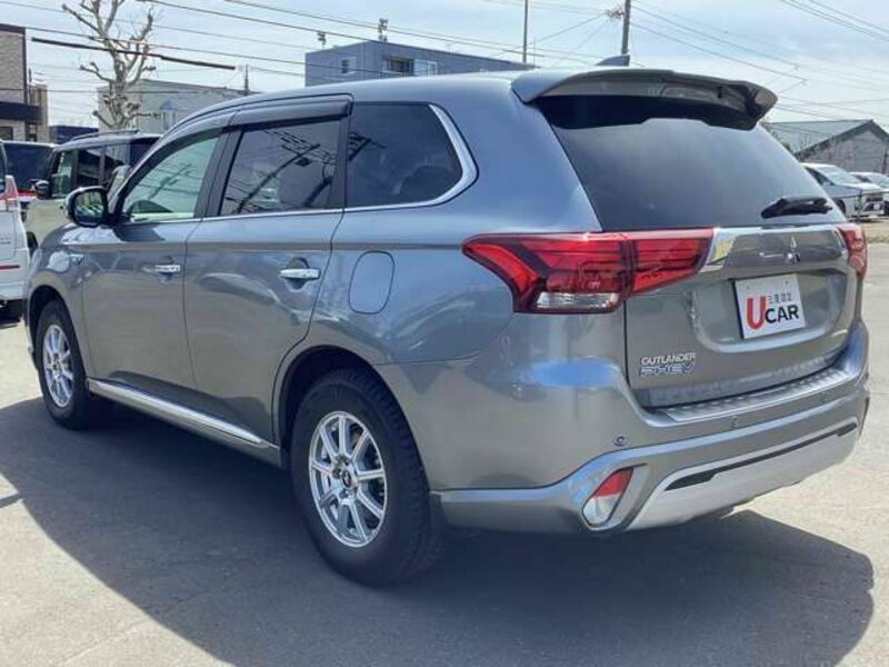 OUTLANDER PHEV-11