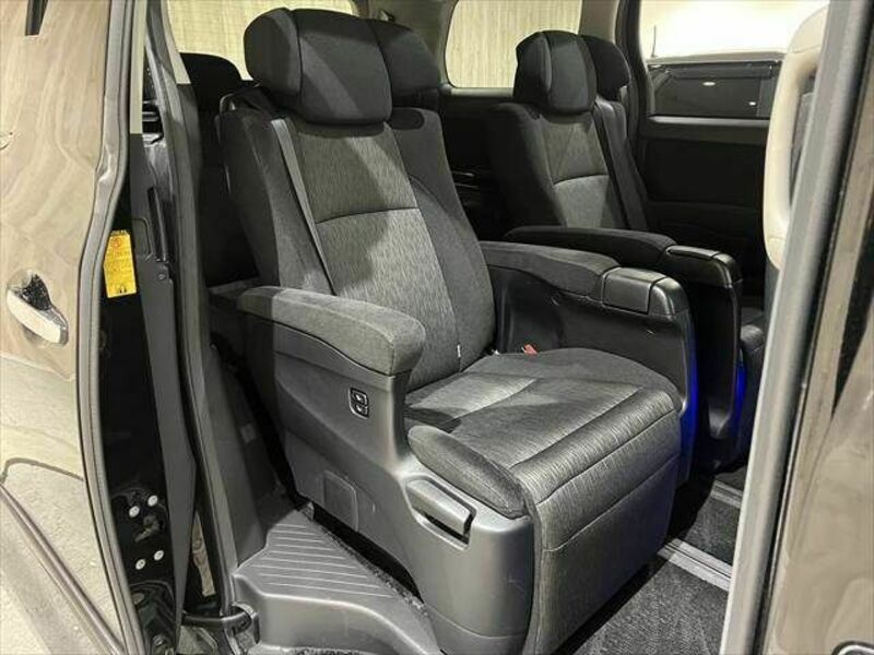 VELLFIRE-10
