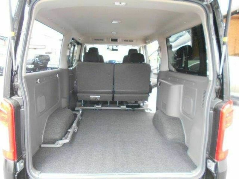 NV350 CARAVAN-11