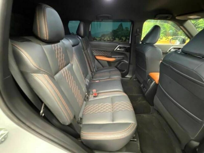 OUTLANDER PHEV-8