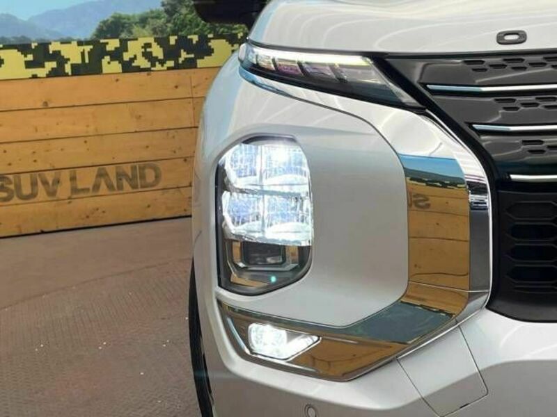 OUTLANDER PHEV-11