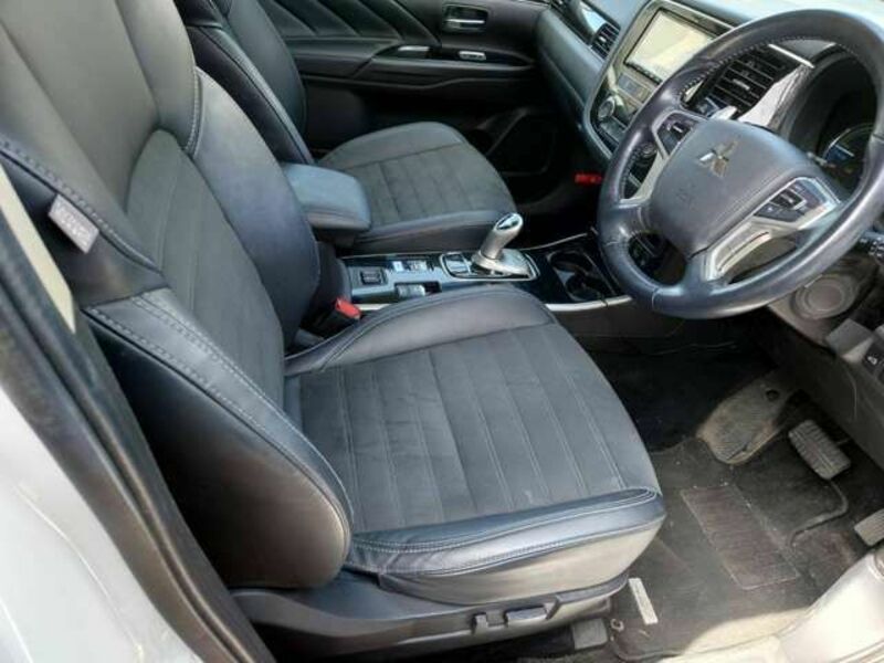 OUTLANDER PHEV-3