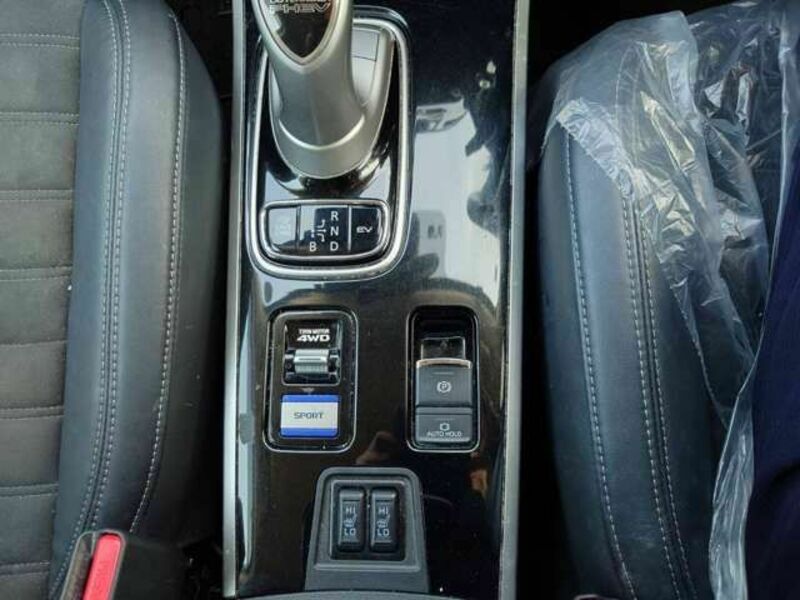 OUTLANDER PHEV-11