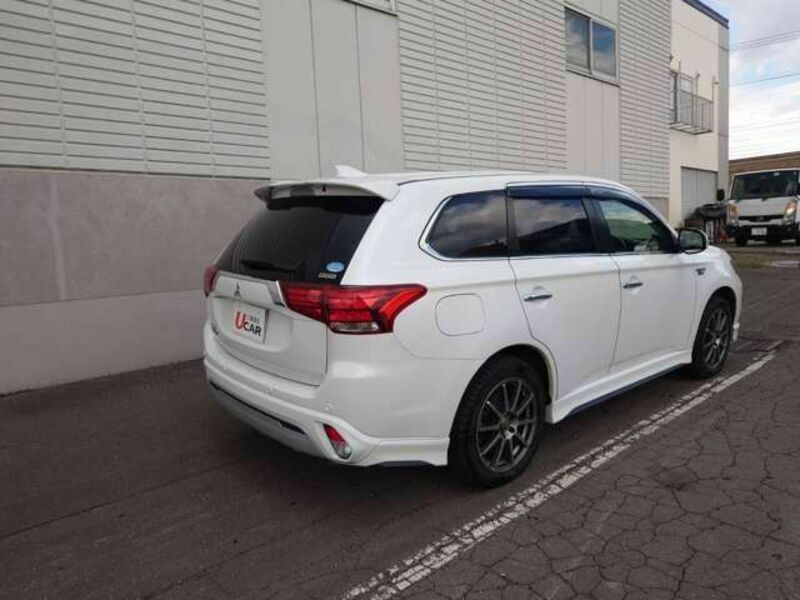 OUTLANDER PHEV-16