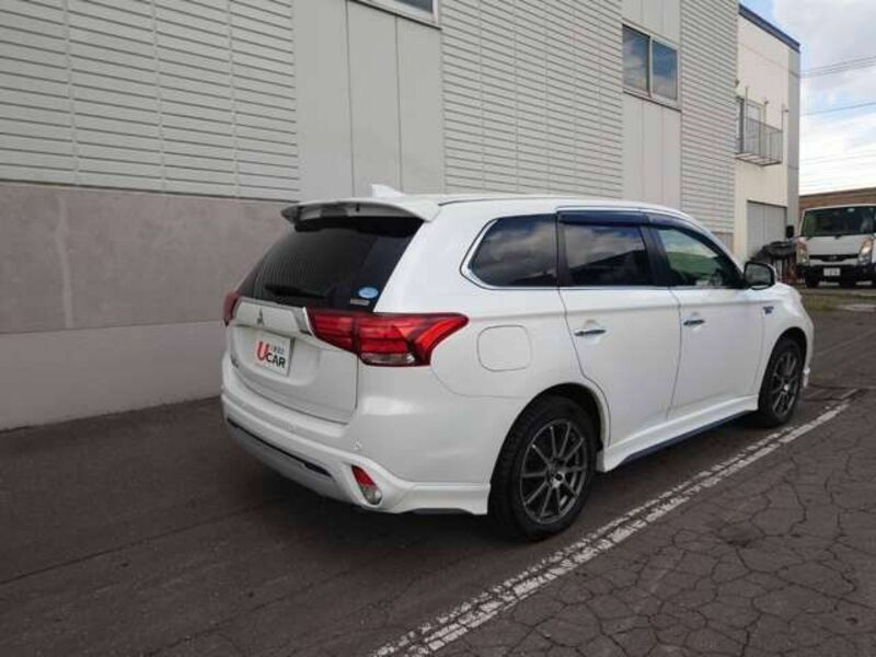 OUTLANDER PHEV-17