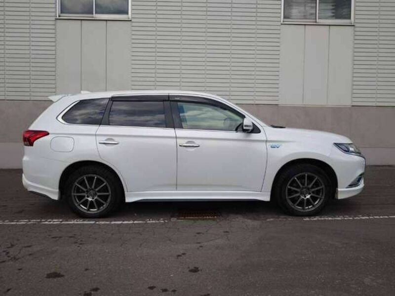 OUTLANDER PHEV-18