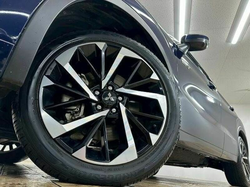 OUTLANDER PHEV-18
