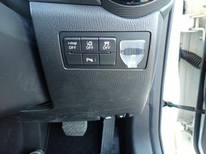 MAZDA2-12