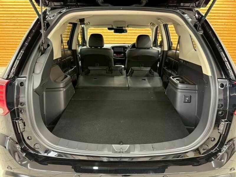 OUTLANDER PHEV-19