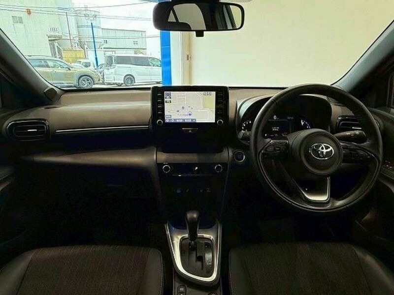 YARIS CROSS-1