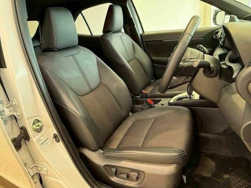 YARIS CROSS-8