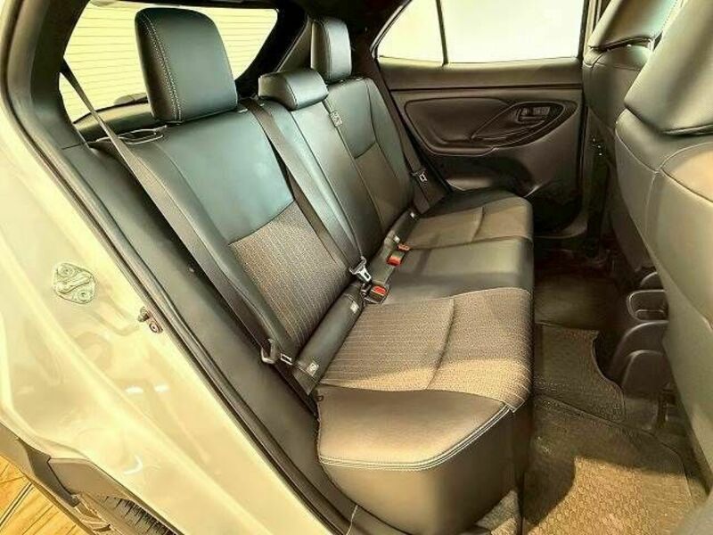 YARIS CROSS-9