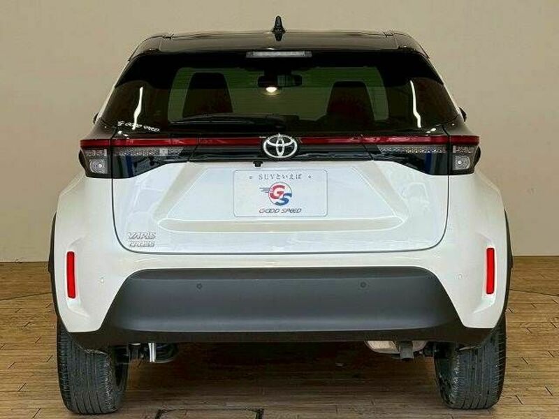 YARIS CROSS-12