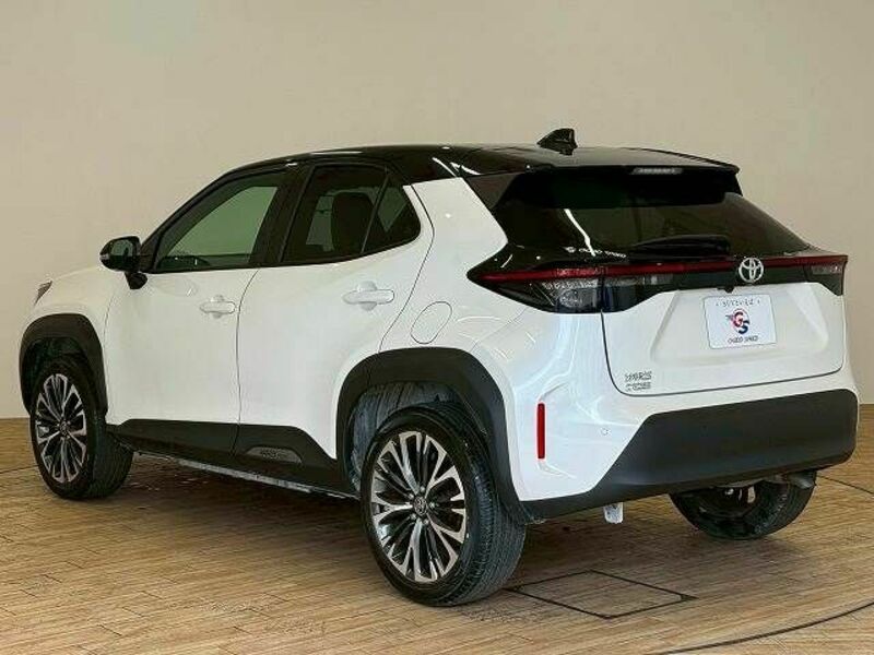 YARIS CROSS-13