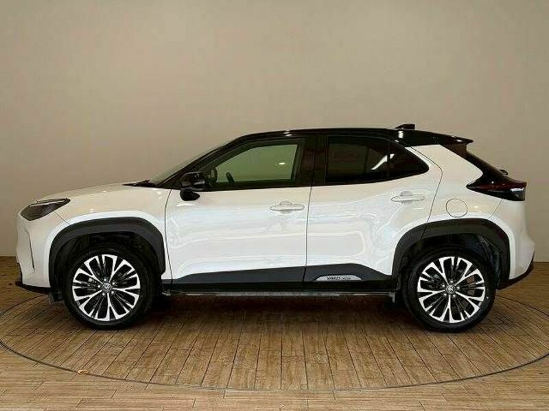 YARIS CROSS-15