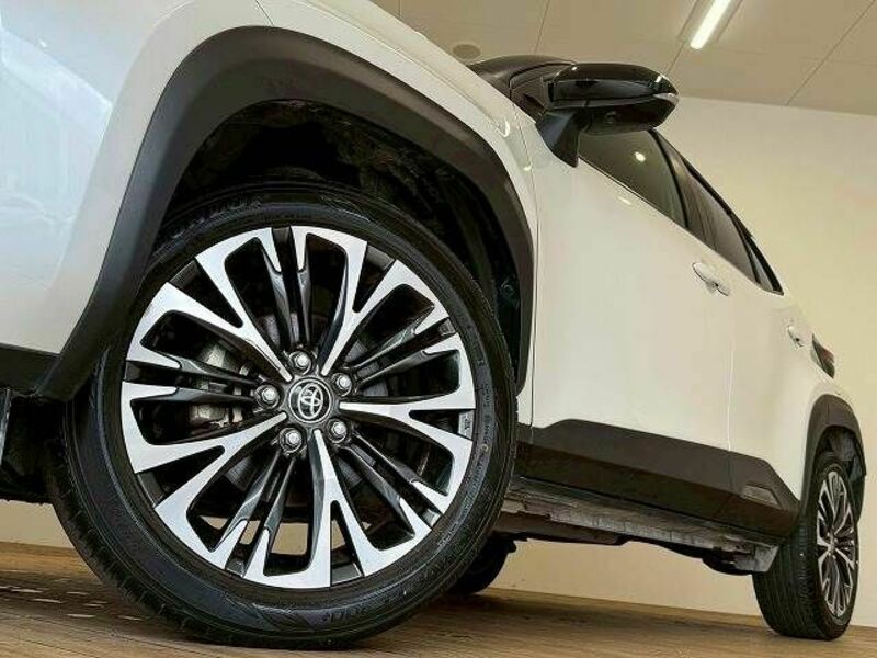 YARIS CROSS-17